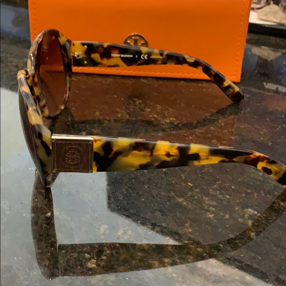 Tory Burch sunglasses - Picture 2 of 4